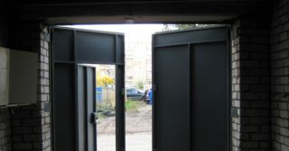 Купить гаражные ворота распашные Мончегорск, цена от 3935 руб.